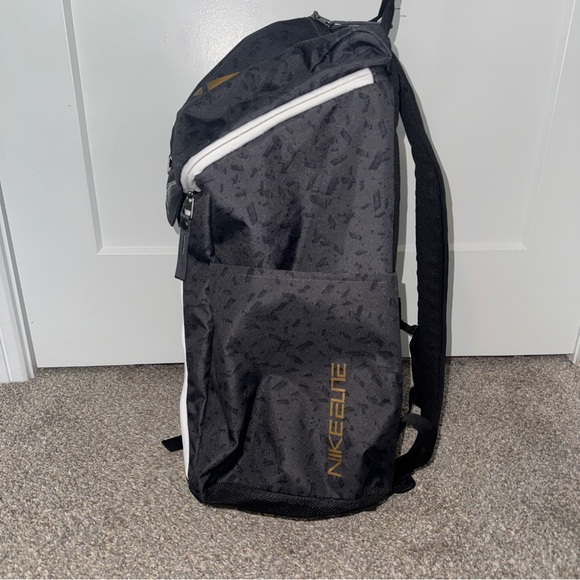 Nike Hoops Elite Max Air Team 2.0 Graphic Basketball Backpack black gold - Picture 2 of 12